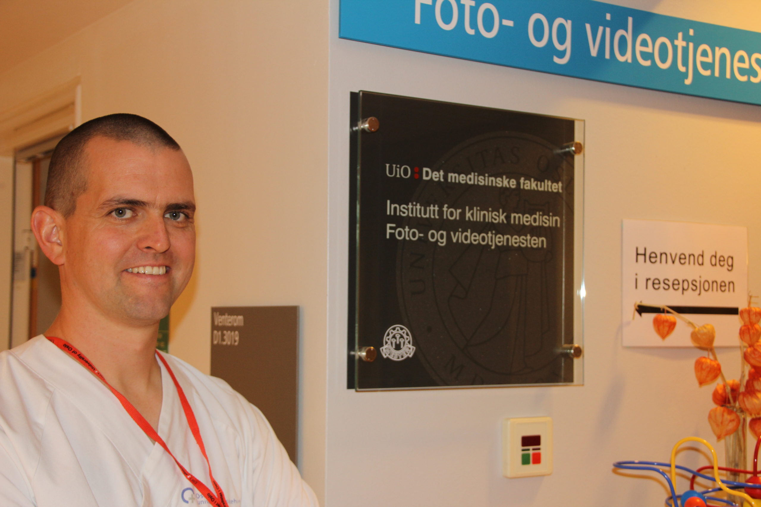 Øystein Horgmo står i Instituttet for klinisk medisin