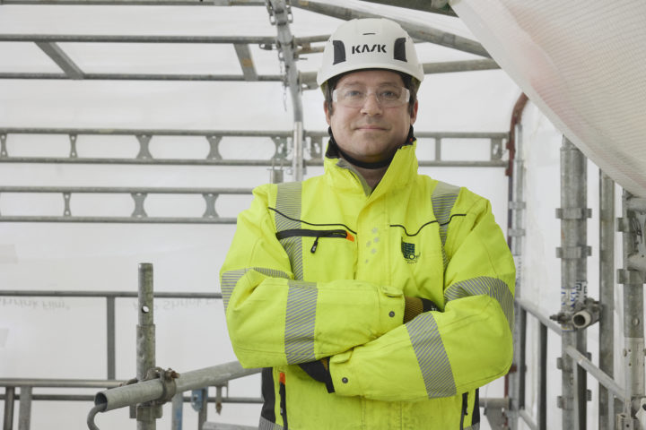 Fra murmester til daglig leder